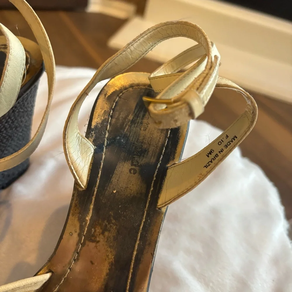 ❗️FINAL❗️Kate Spade Cream and Black Pom Pom Ankle Strap Wedges 9 - Picture 5 of 10